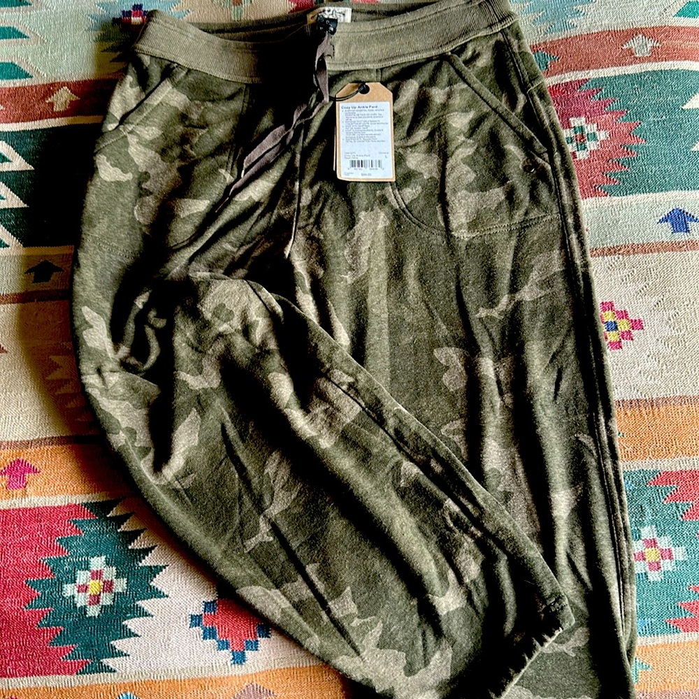 Prana Cozy Up Ankle Pant size Large. NWT, green camo, super soft, relaxed fit